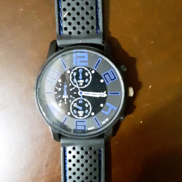 Mans watch - Picture 2 of 2